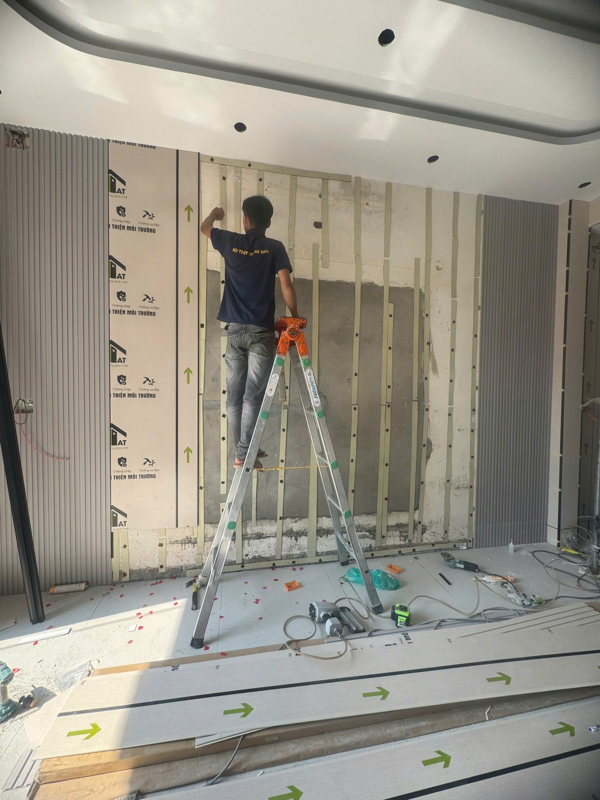 Nội thất Tân Trường Minh cải tạo văn phòng du lịch Đà Nẵng bằng trần nhựa thả hiện đại