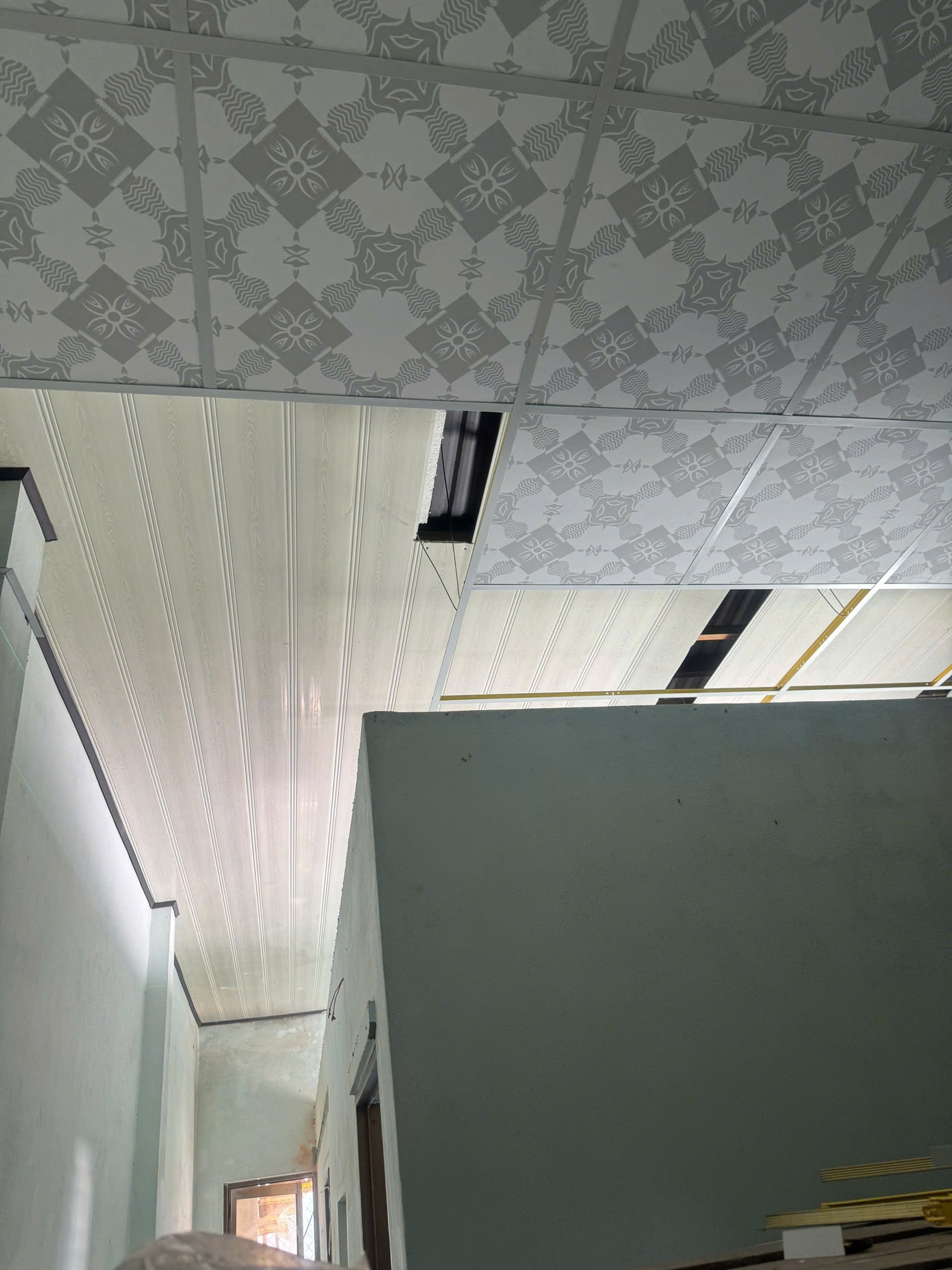 Nội thất Tân Trường Minh cải tạo văn phòng du lịch Đà Nẵng bằng trần nhựa thả hiện đại