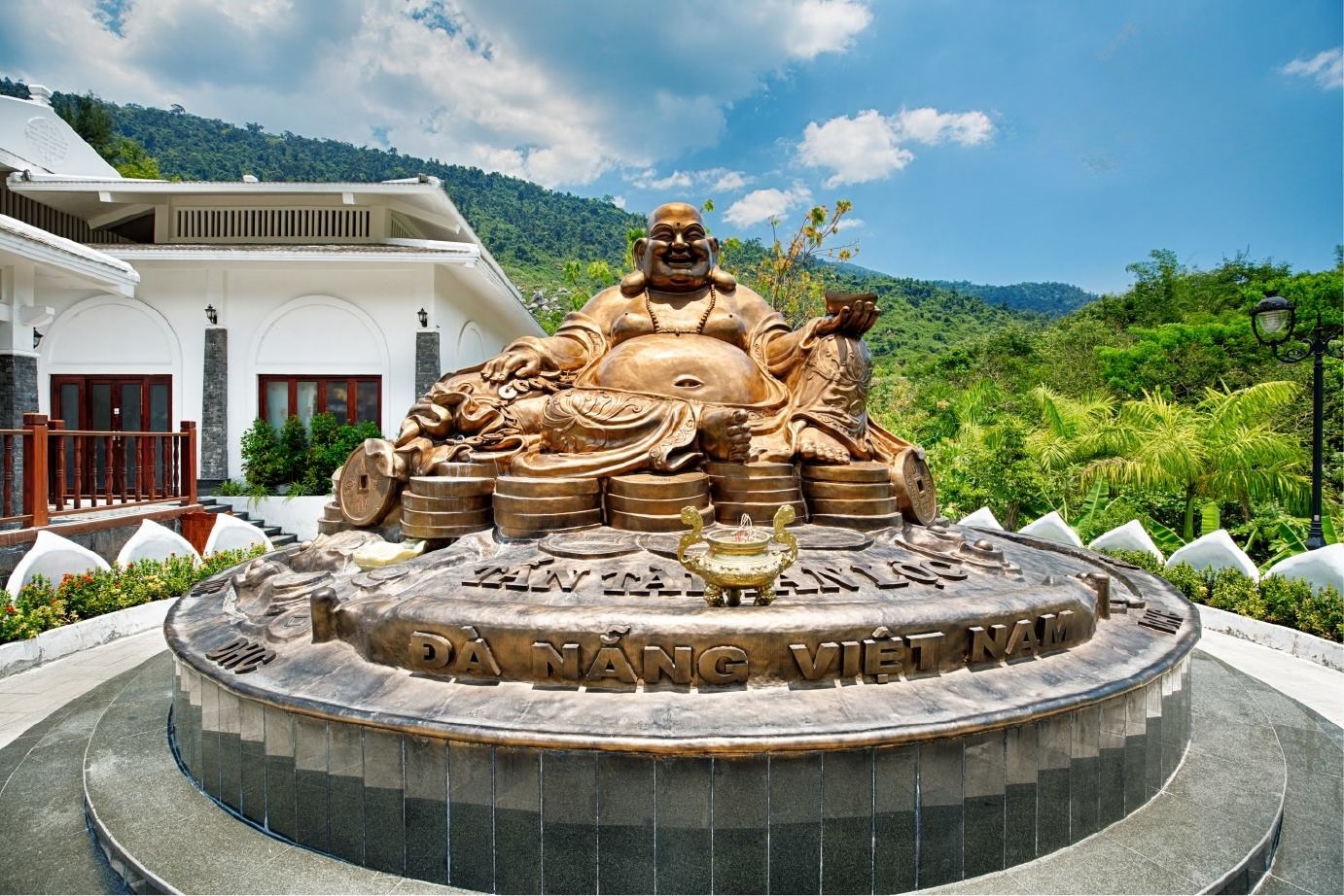Núi Thần Tài có gì hấp dẫn? Review khu suối khoáng nóng nổi tiếng giữa núi rừng Đà Nẵng