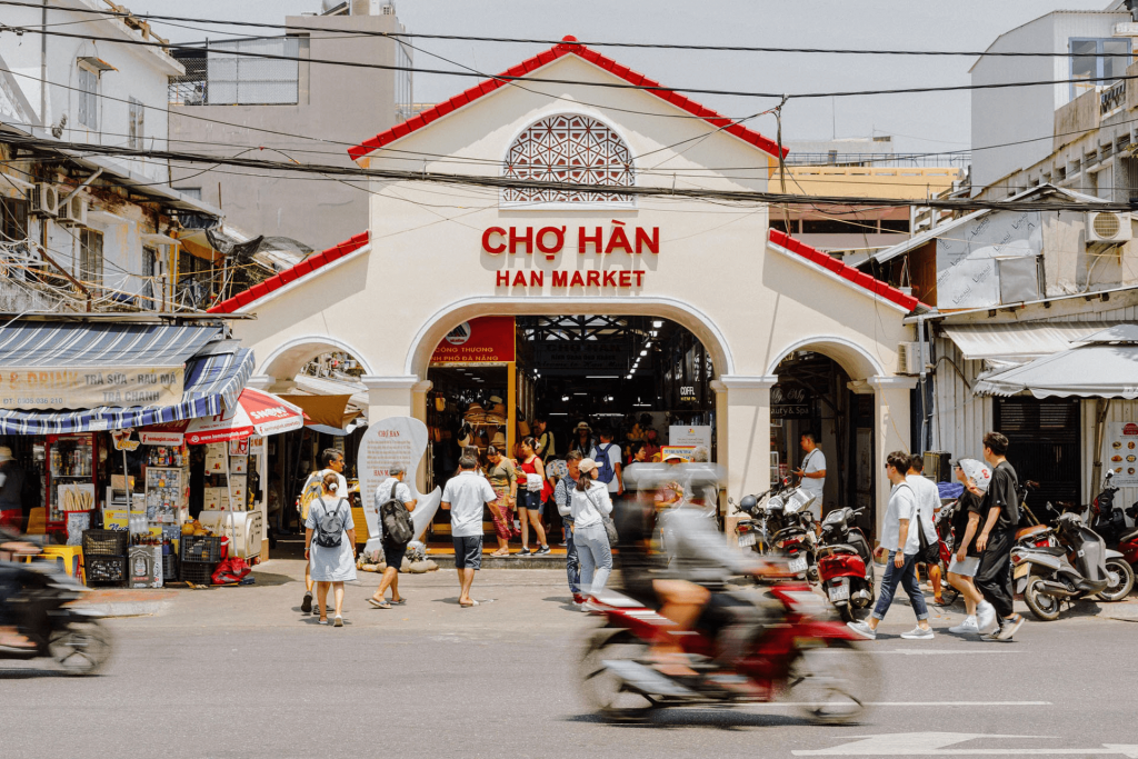 Chợ ăn vặt Đà Nẵng có gì hấp dẫn? Khám phá 5 khu chợ ẩm thực khiến du khách mê mẩn