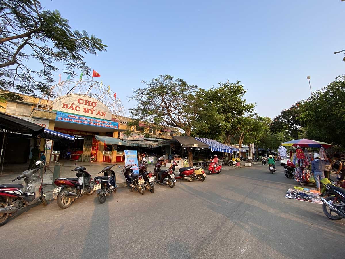 Chợ ăn vặt Đà Nẵng có gì hấp dẫn? Khám phá 5 khu chợ ẩm thực khiến du khách mê mẩn
