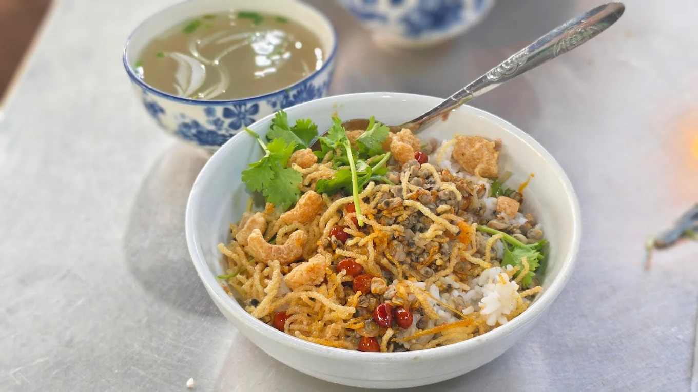Cơm hến Đà Nẵng ăn ở đâu ngon? Gợi ý 6 quán được người địa phương yêu thích