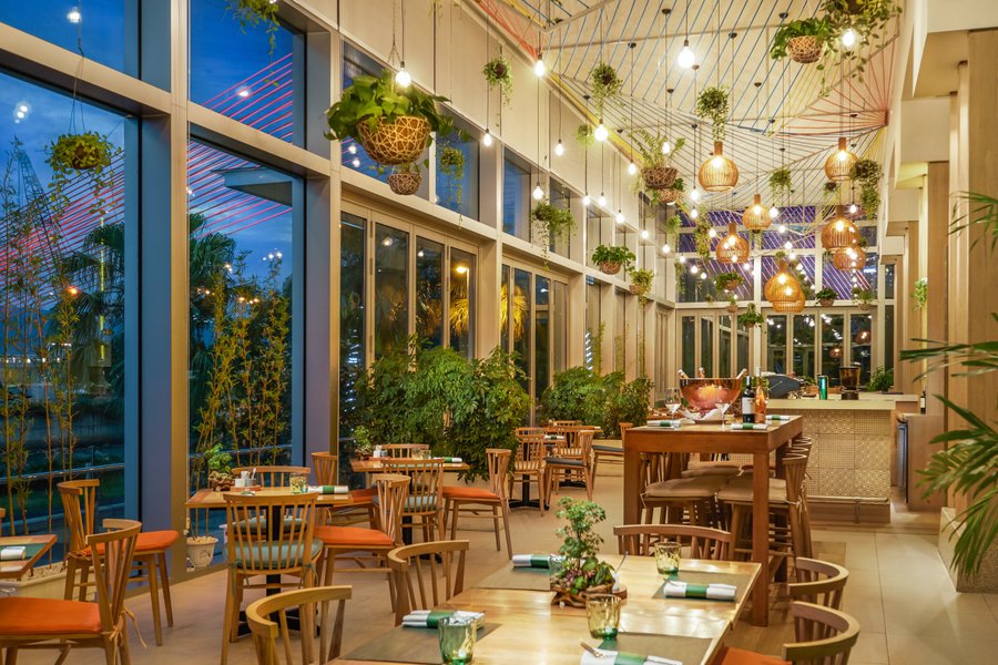 Nhà hàng Đà Nẵng nổi tiếng: Gợi ý những địa điểm ẩm thực đáng trải nghiệm tại thành phố biển