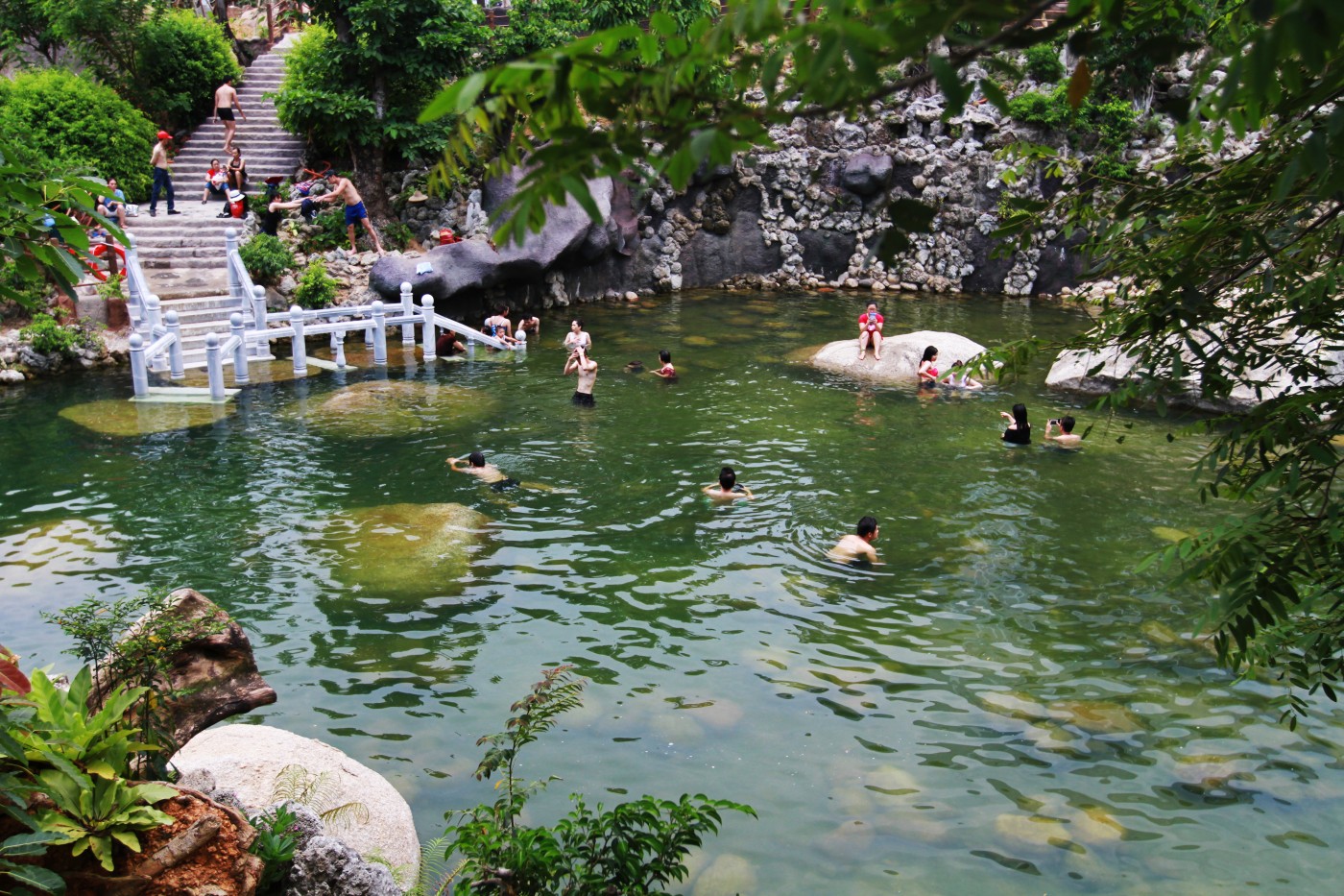 Núi Thần Tài có gì hấp dẫn? Review khu suối khoáng nóng nổi tiếng giữa núi rừng Đà Nẵng