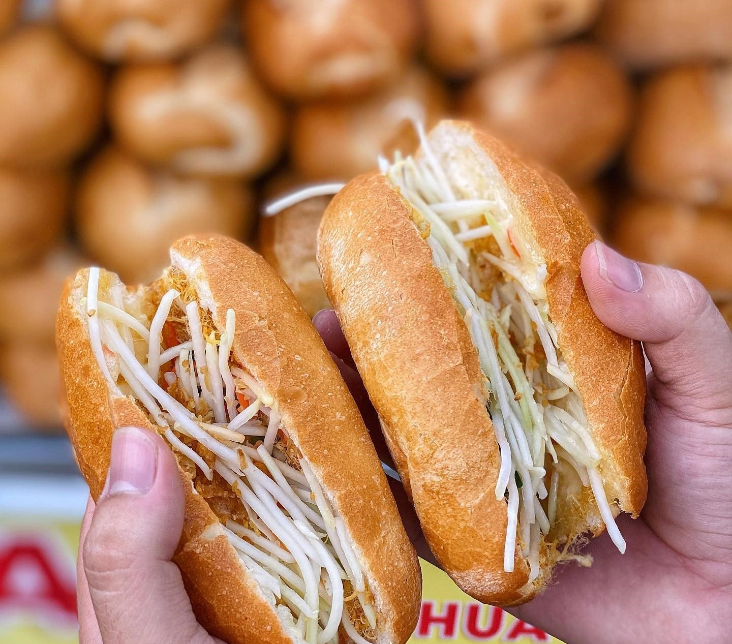 Quán bánh mì Đà Nẵng nào ngon? Khám phá 15 địa chỉ bánh mì trứ danh giữa lòng thành phố biển