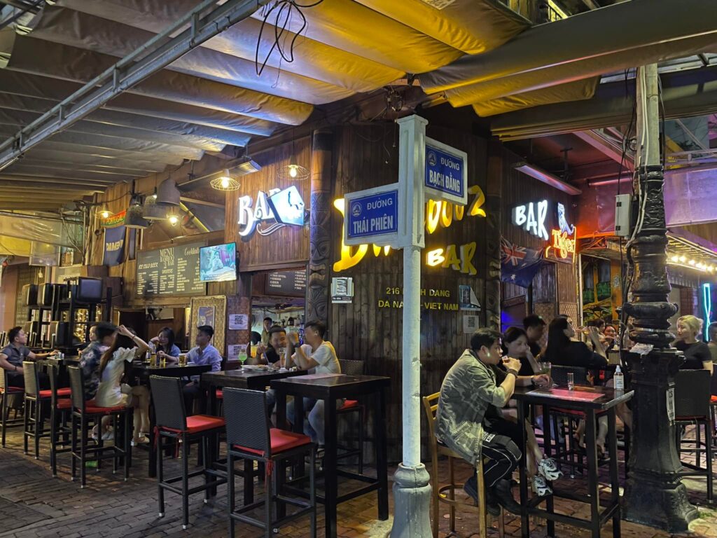 Quán bar Đà Nẵng nào đáng trải nghiệm về đêm? Top địa điểm nightlife sôi động cho du khách