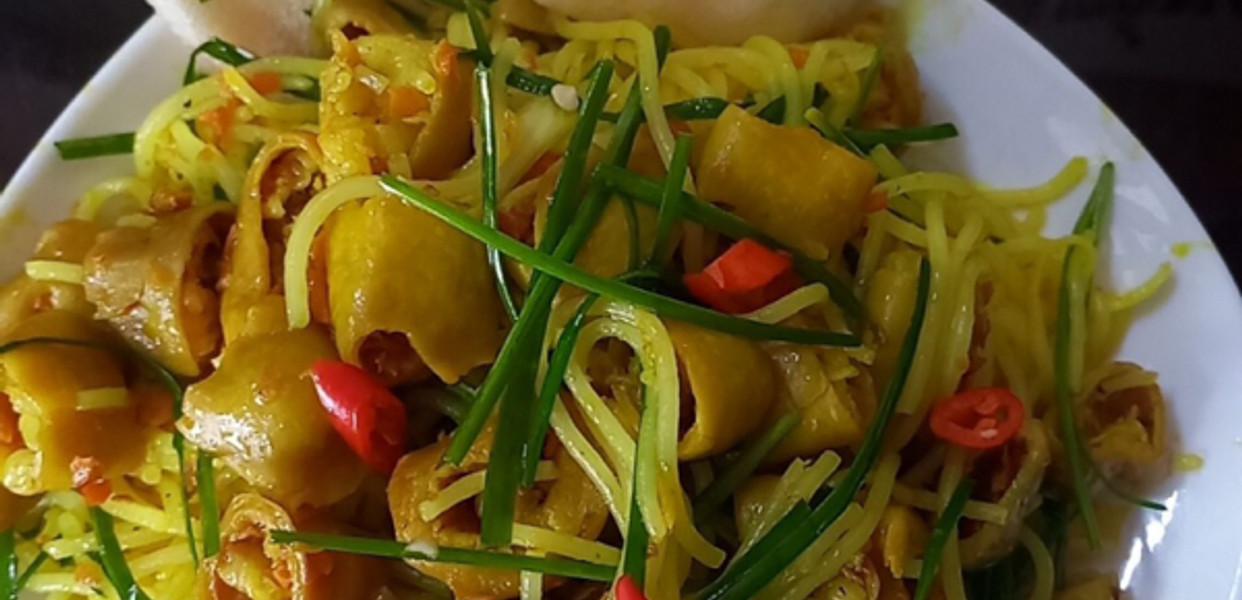 Quán bún lòng xào nghệ Đà Nẵng nào ngon? Gợi ý 15 địa chỉ được thực khách yêu thích