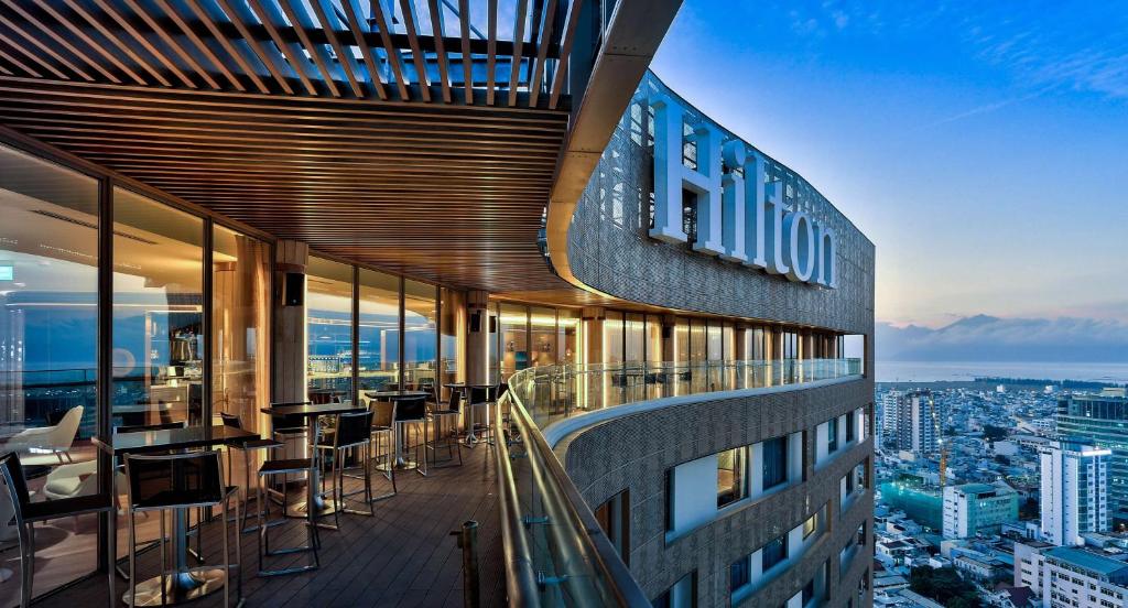 Review Hilton Đà Nẵng – Trải Nghiệm Khách Sạn 5 Sao Bên Sông Hàn Đáng Thử