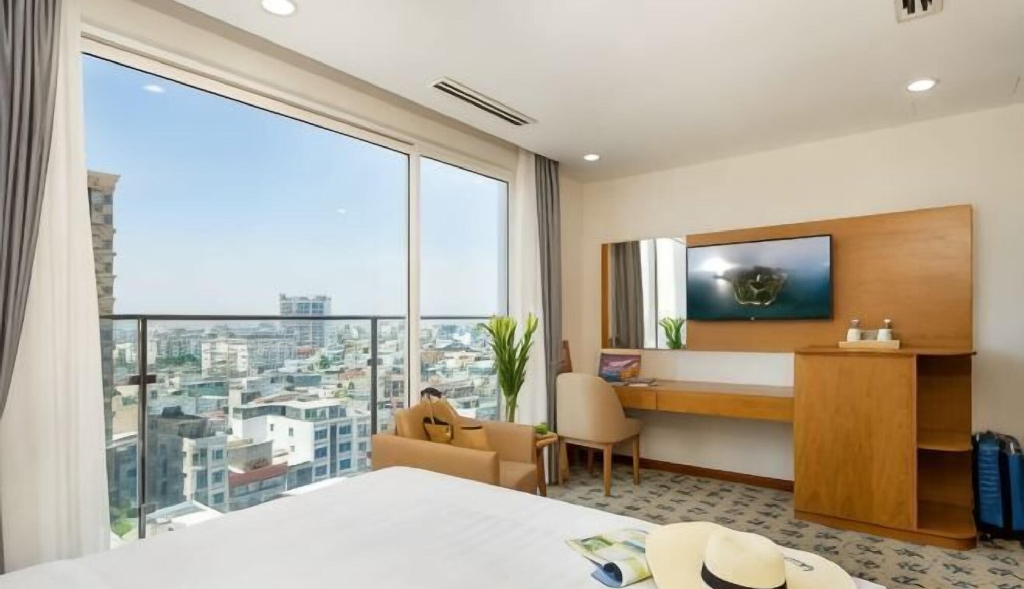 LAMANGA Hotel & Suites có tốt không Review chi tiết