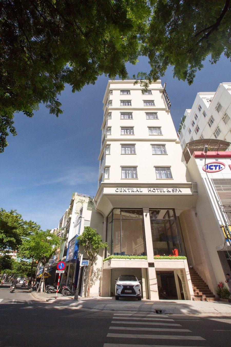 Review Central Hotel and Spa Danang: Nghỉ giữa trung tâm, thư giãn bên hồ bơi tầng thượng