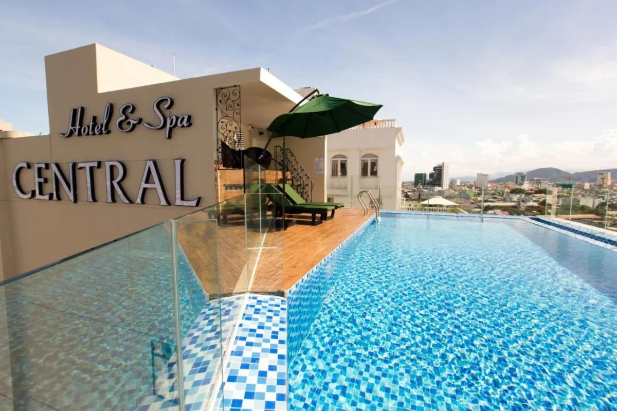 Review Central Hotel and Spa Danang: Nghỉ giữa trung tâm, thư giãn bên hồ bơi tầng thượng