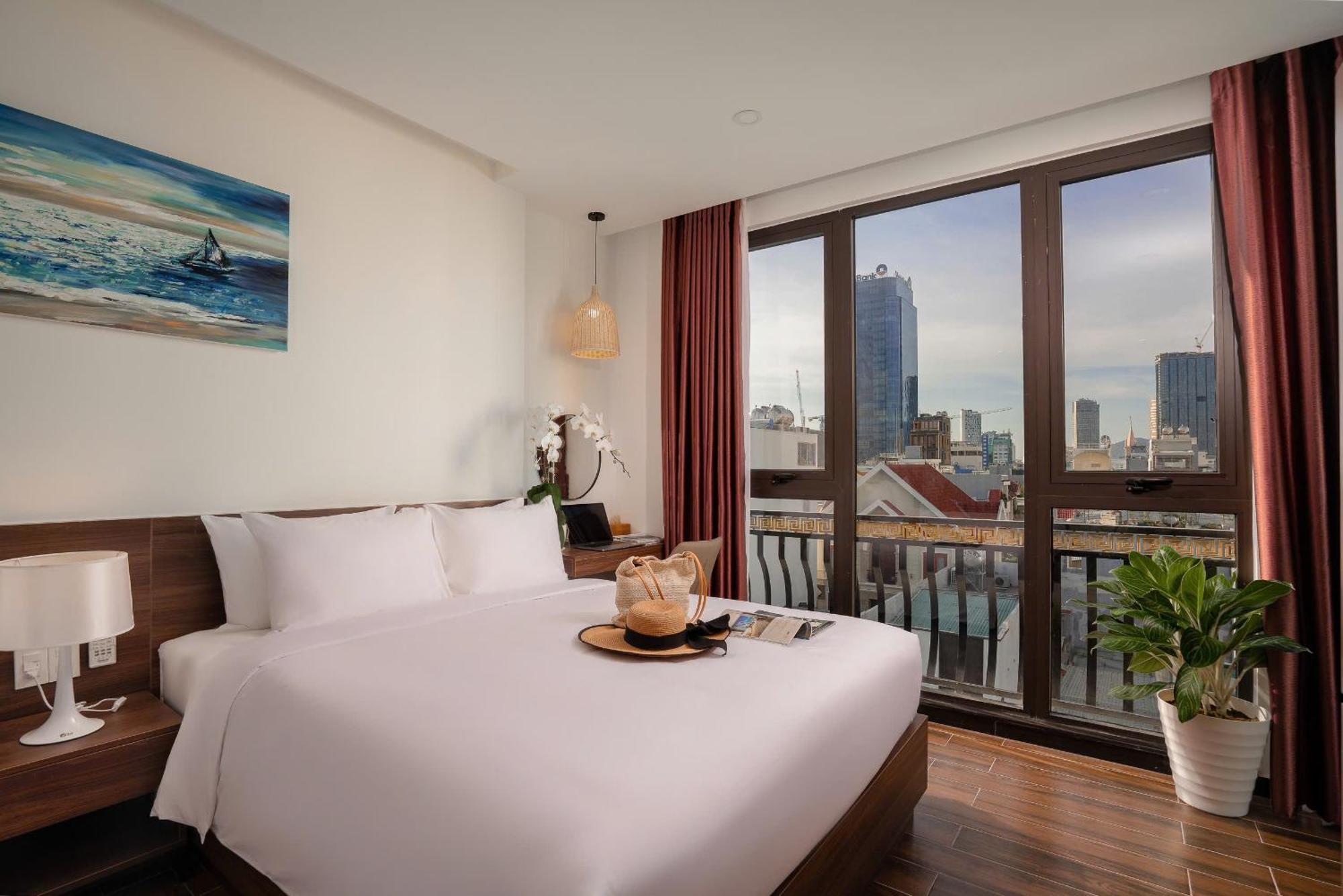 Review Dragon View Riverfront Hotel chi tiết về phòng nghỉ và dịch vụ