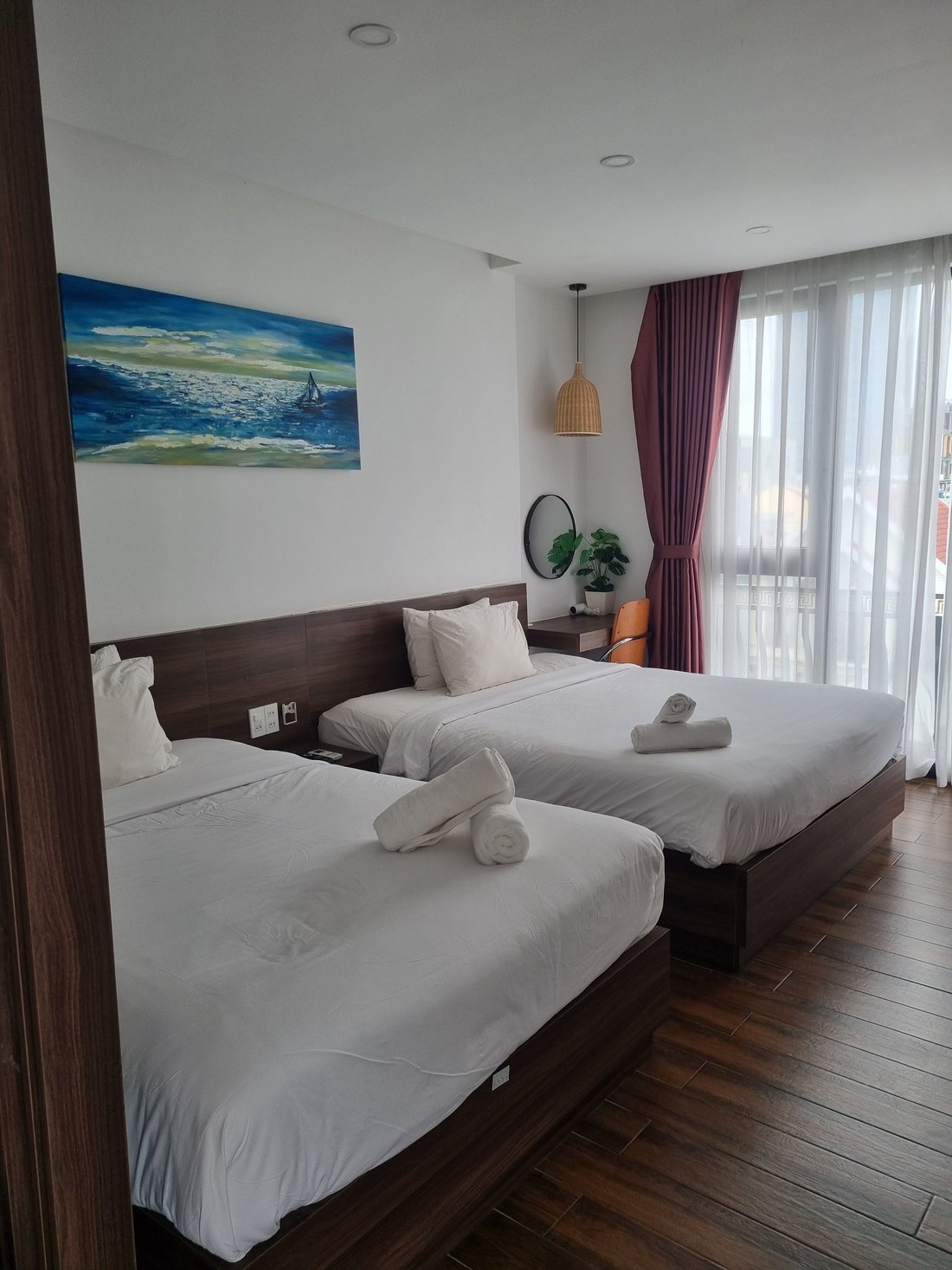 Review Dragon View Riverfront Hotel chi tiết về phòng nghỉ và dịch vụ