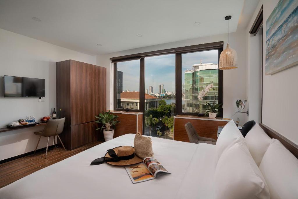 Review Dragon View Riverfront Hotel chi tiết về phòng nghỉ và dịch vụ