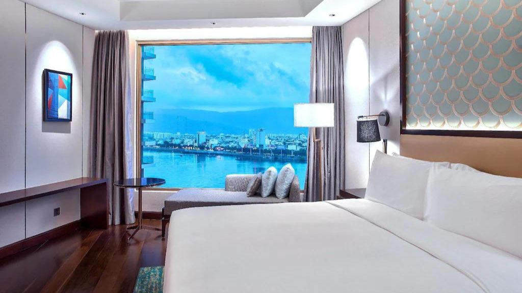 Review Hilton Đà Nẵng bên bờ sông Hàn