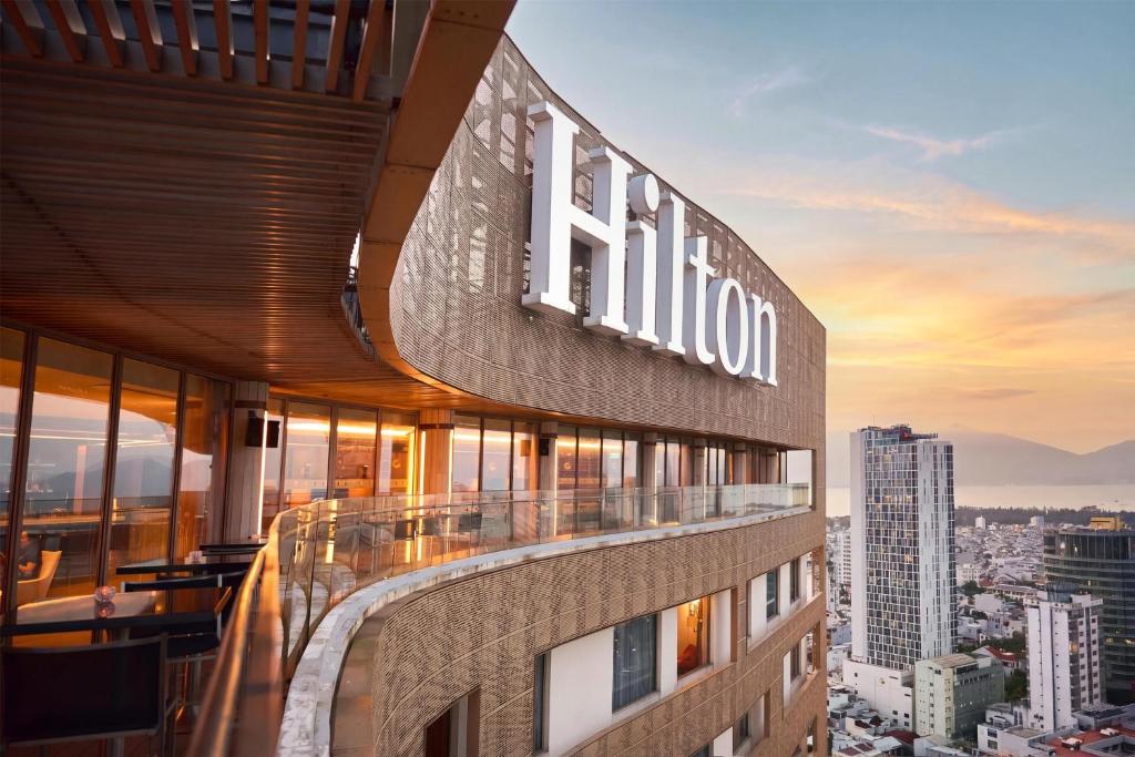Review Hilton Đà Nẵng bên bờ sông Hàn
