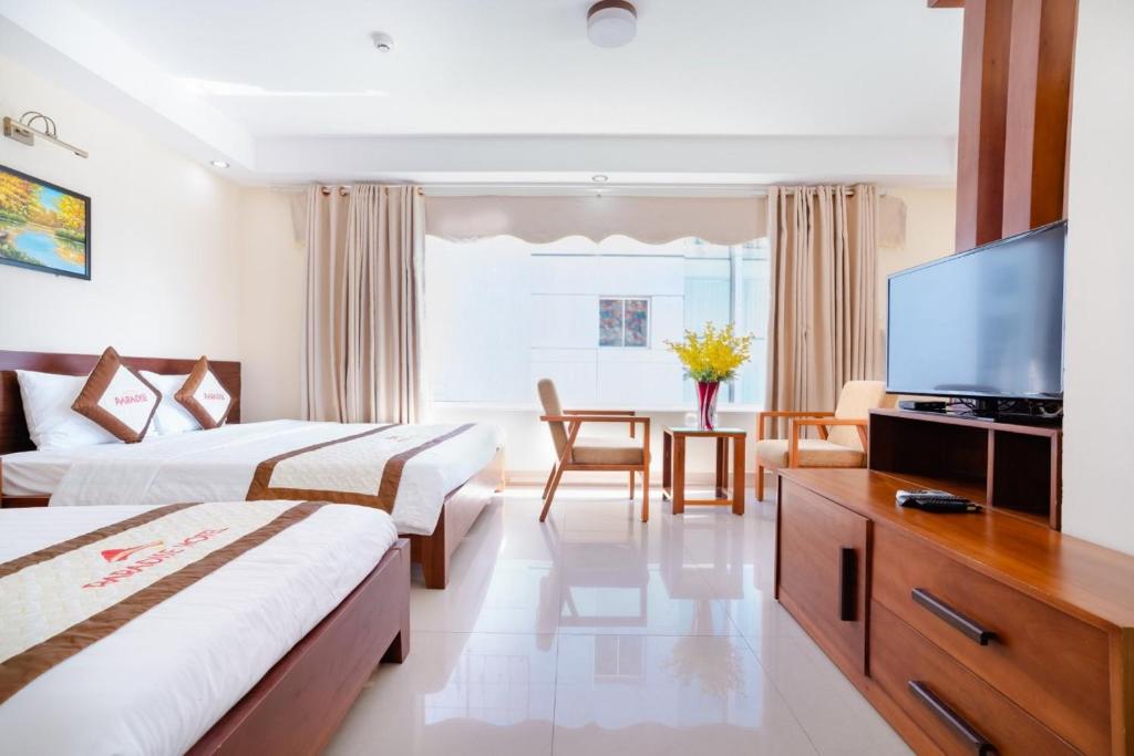 Review Khách sạn Paradise: Lưu trú gần sông Hàn và chợ Hàn