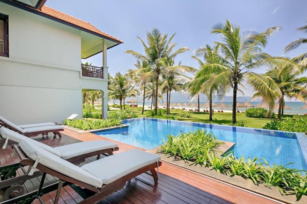 Review Khách sạn Paradise: Lưu trú gần sông Hàn và chợ Hàn
