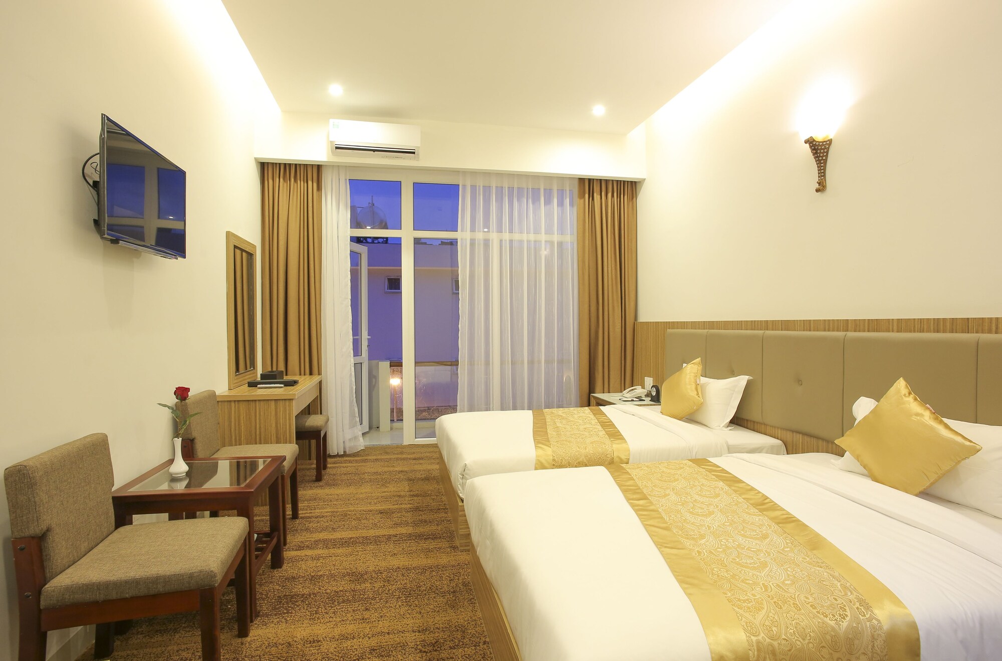 Review Khách sạn Red Palace Đà Nẵng chi tiết