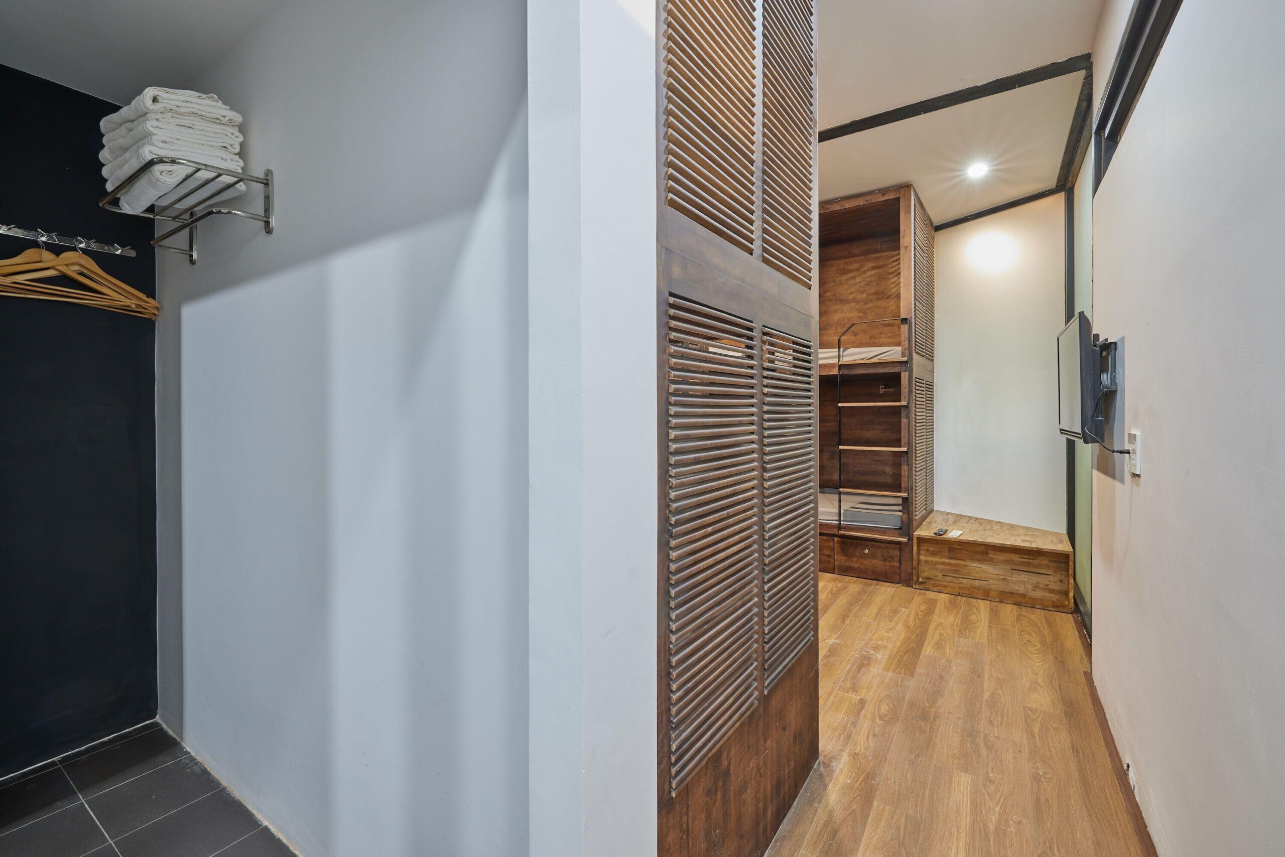 Review The Garden Capsule Hotel bên sông Hàn