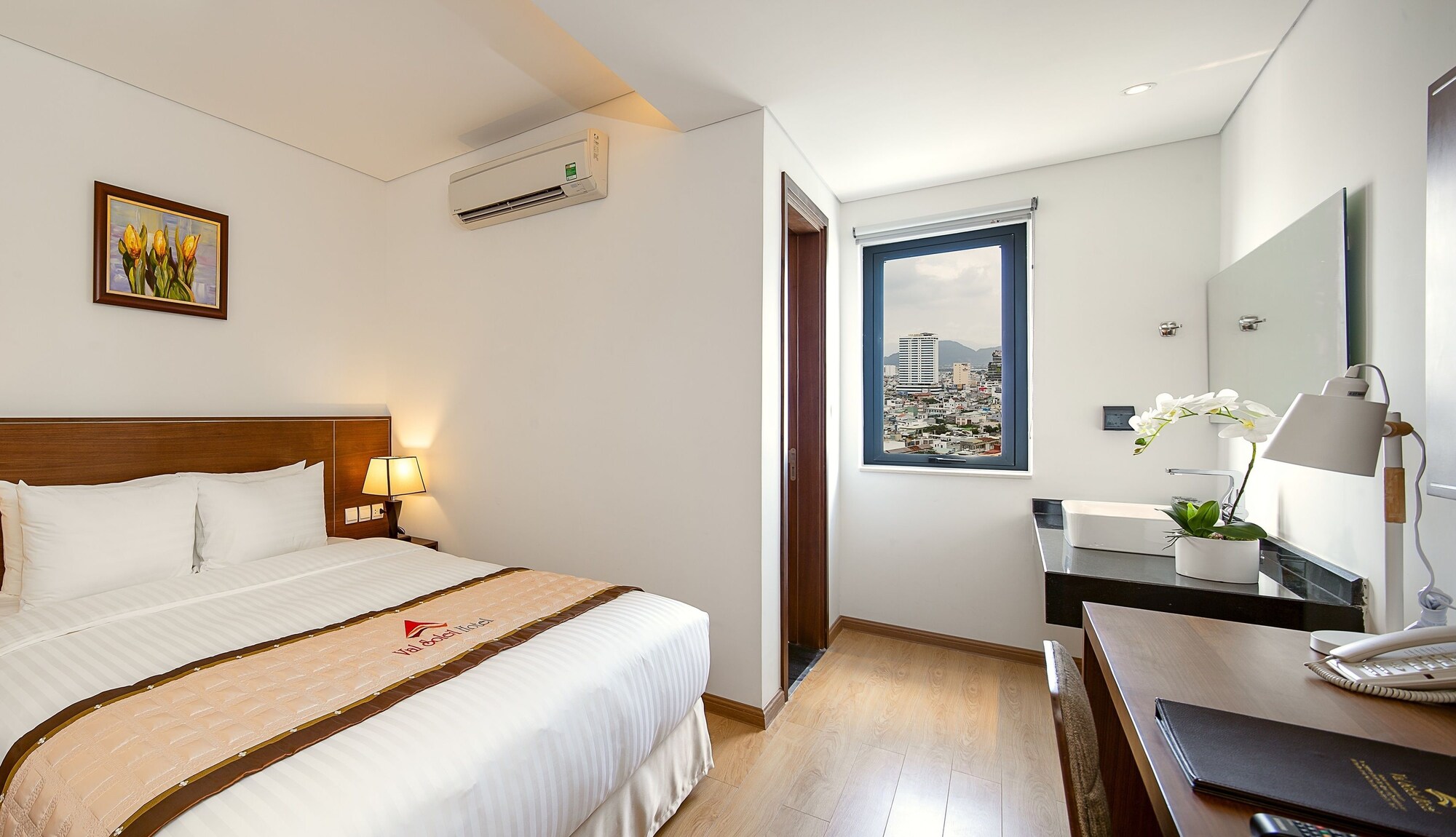 Review Val Soleil Hotel: Nghỉ giữa trung tâm, ngắm Đà Nẵng từ hồ bơi tầng thượng