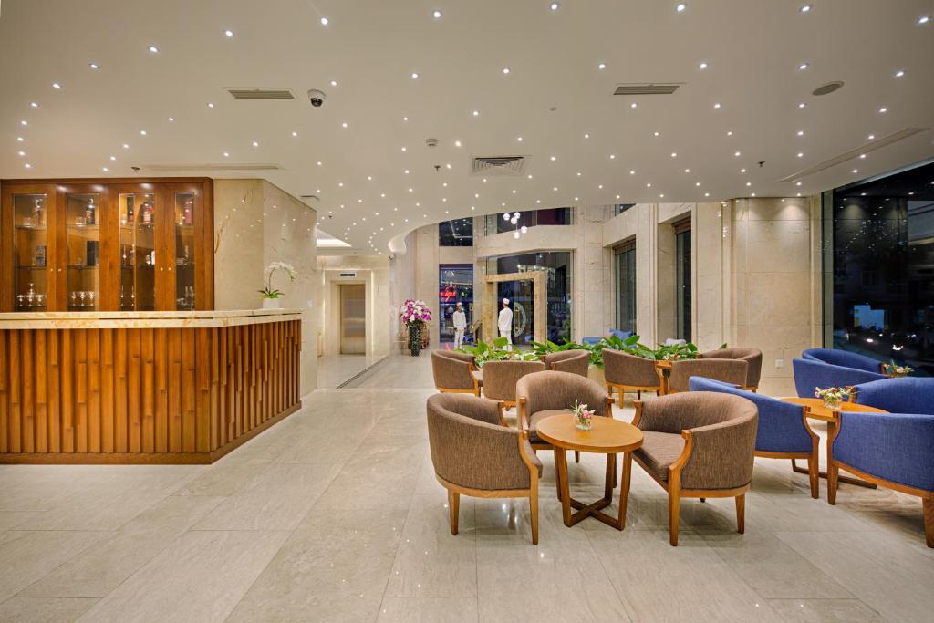 Review Val Soleil Hotel: Nghỉ giữa trung tâm, ngắm Đà Nẵng từ hồ bơi tầng thượng
