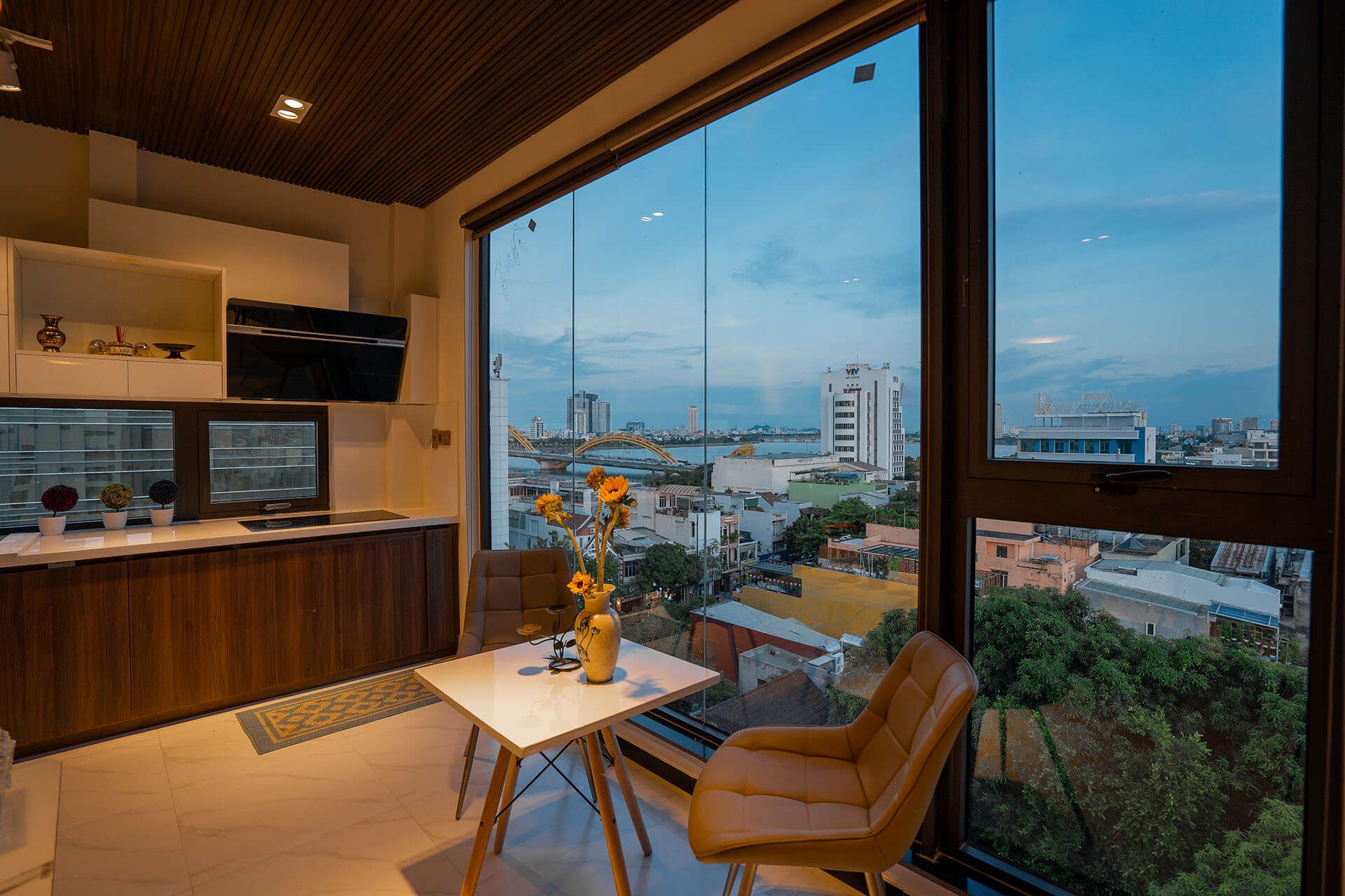 Review Dragon View Riverfront Hotel chi tiết về phòng nghỉ và dịch vụ