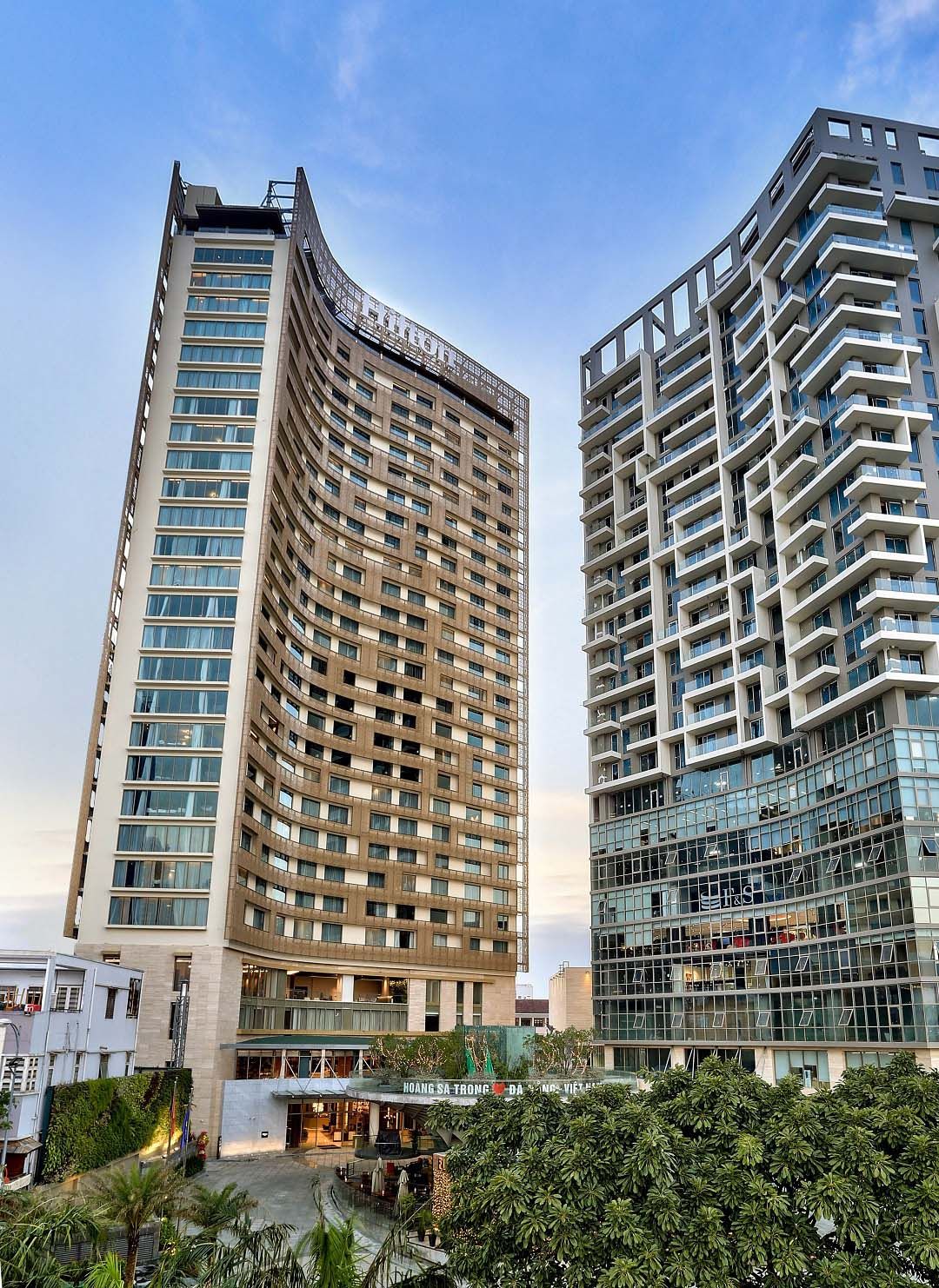 Review Hilton Đà Nẵng – Trải Nghiệm Khách Sạn 5 Sao Bên Sông Hàn Đáng Thử